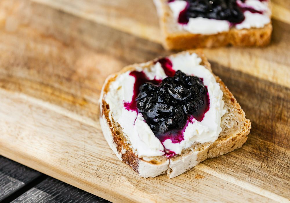 Colazione perfetta con il pane fresco di Antico Forno Meledi