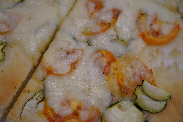 trancio-di-pizza-in-teglia-farcita-forno-artigianale-meledi